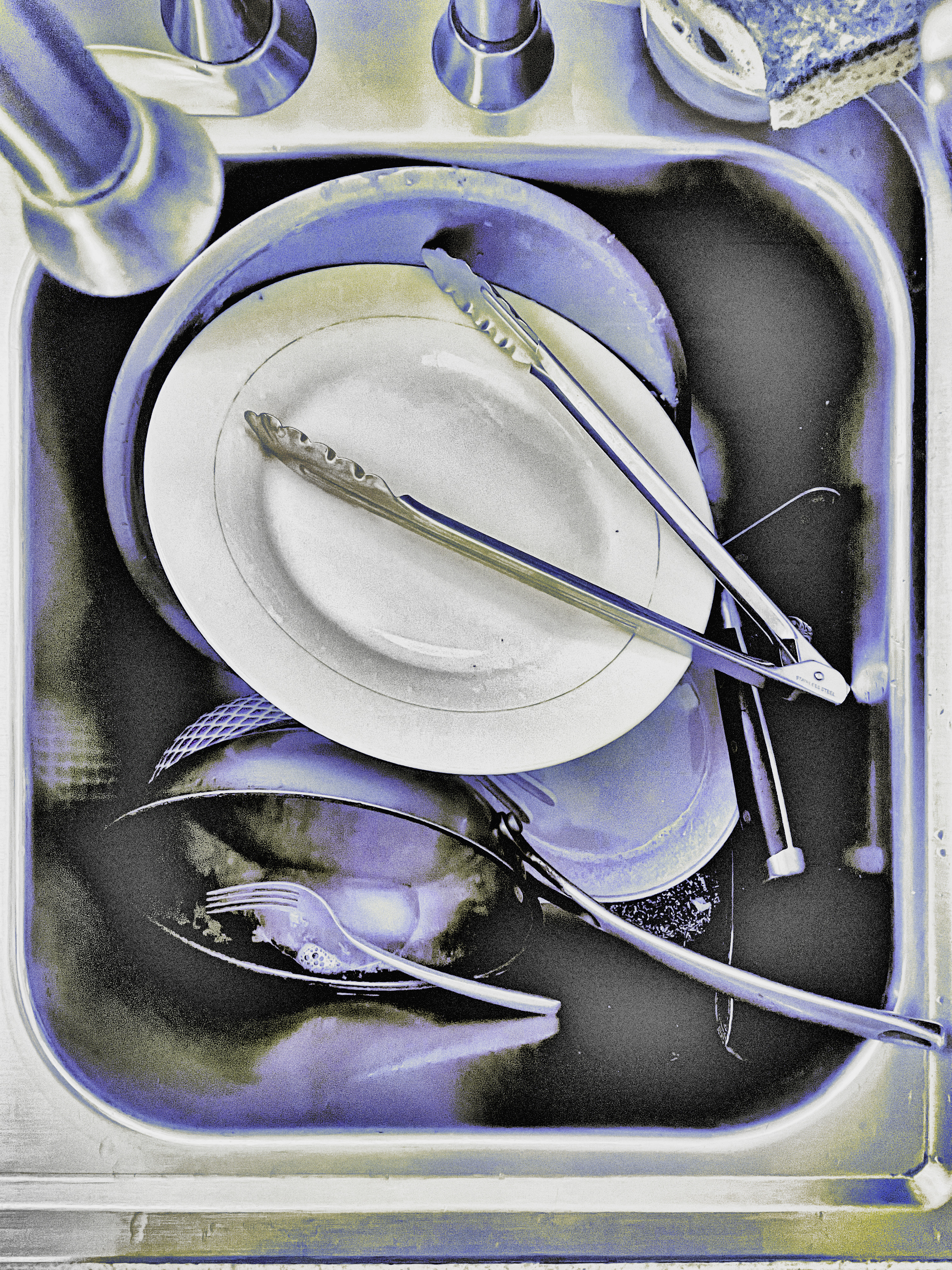 Photo of a empty dishes and kitchen untensils and pans 